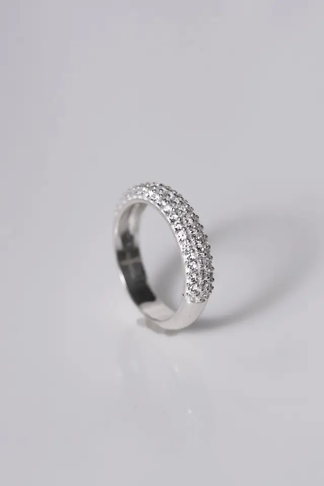 Lumière Eternity: 3 Row Eternity Band