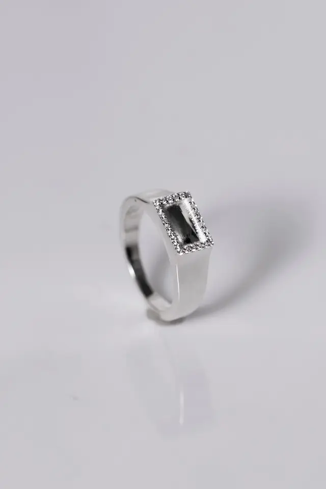 Heritage Signet: Plain Signet Ring