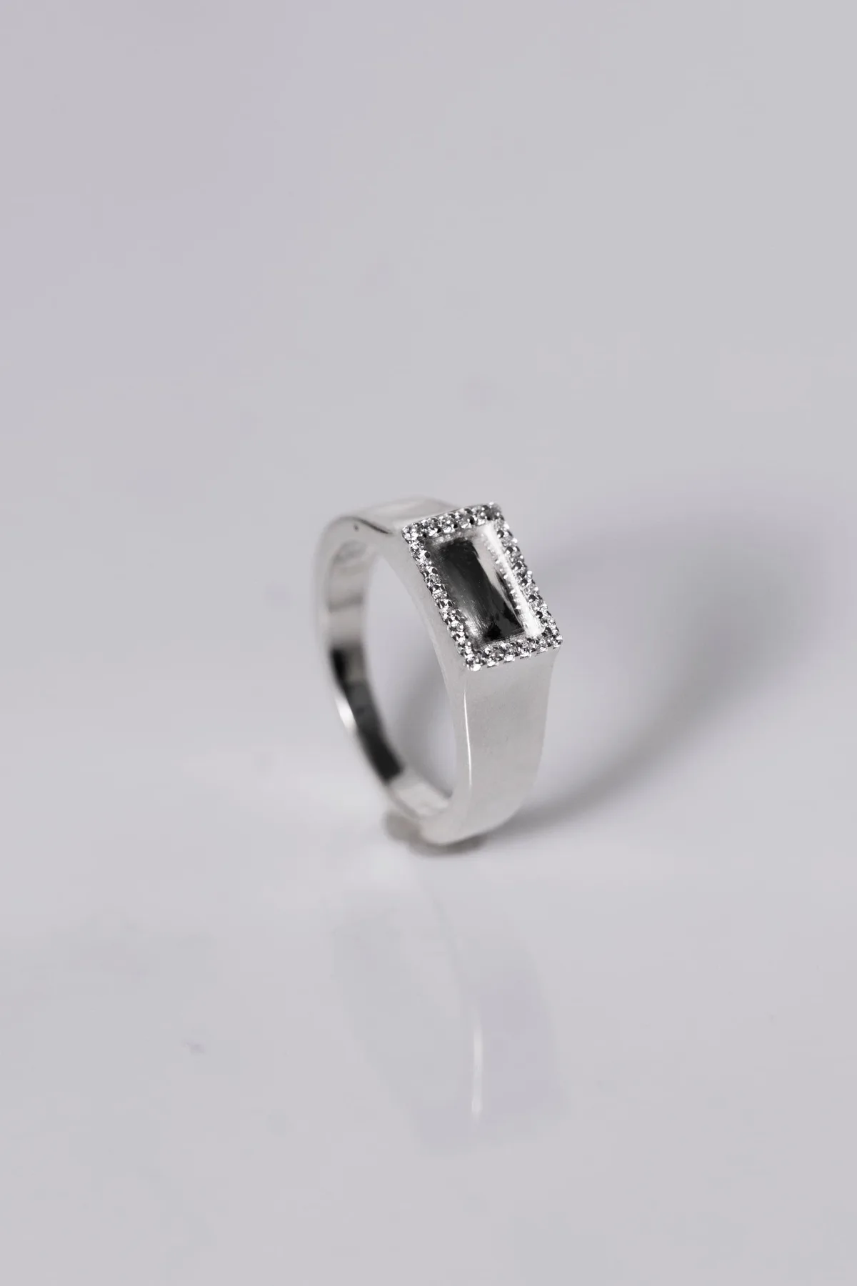 Heritage Signet: Plain Signet Ring