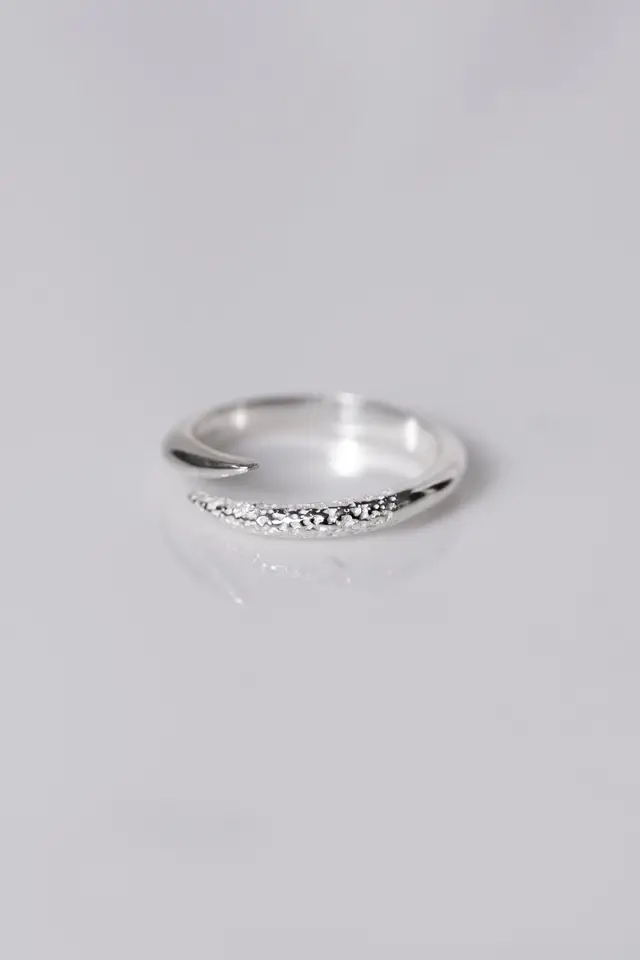 Eclipse CZ Ring: CZ Bypass Ring