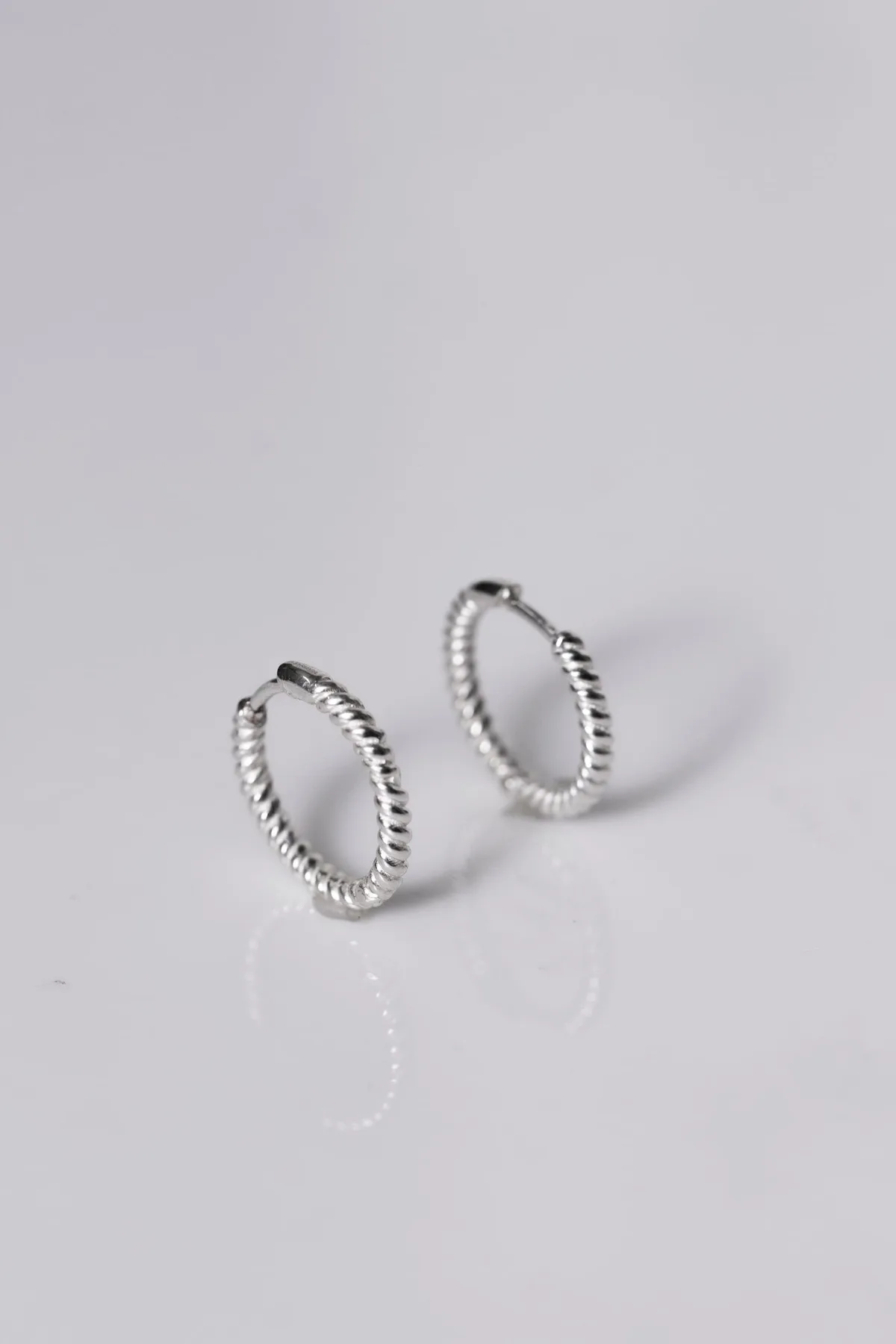 Eterna Twist: Twisted Cuff Earring